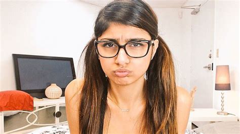 mia kahalifa xxx|Mia Khalifa Porno Videos 